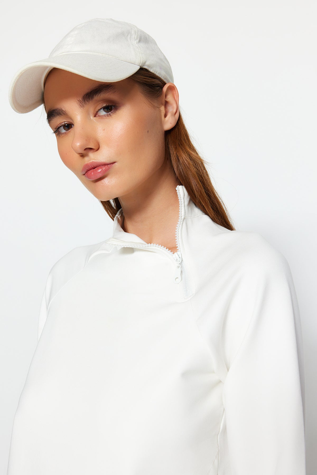 Kaymak Beyazı Pamuklu Fermuar Detaylı Dik Yaka Örme Spor Sweatshirt TWOAW22SW0187