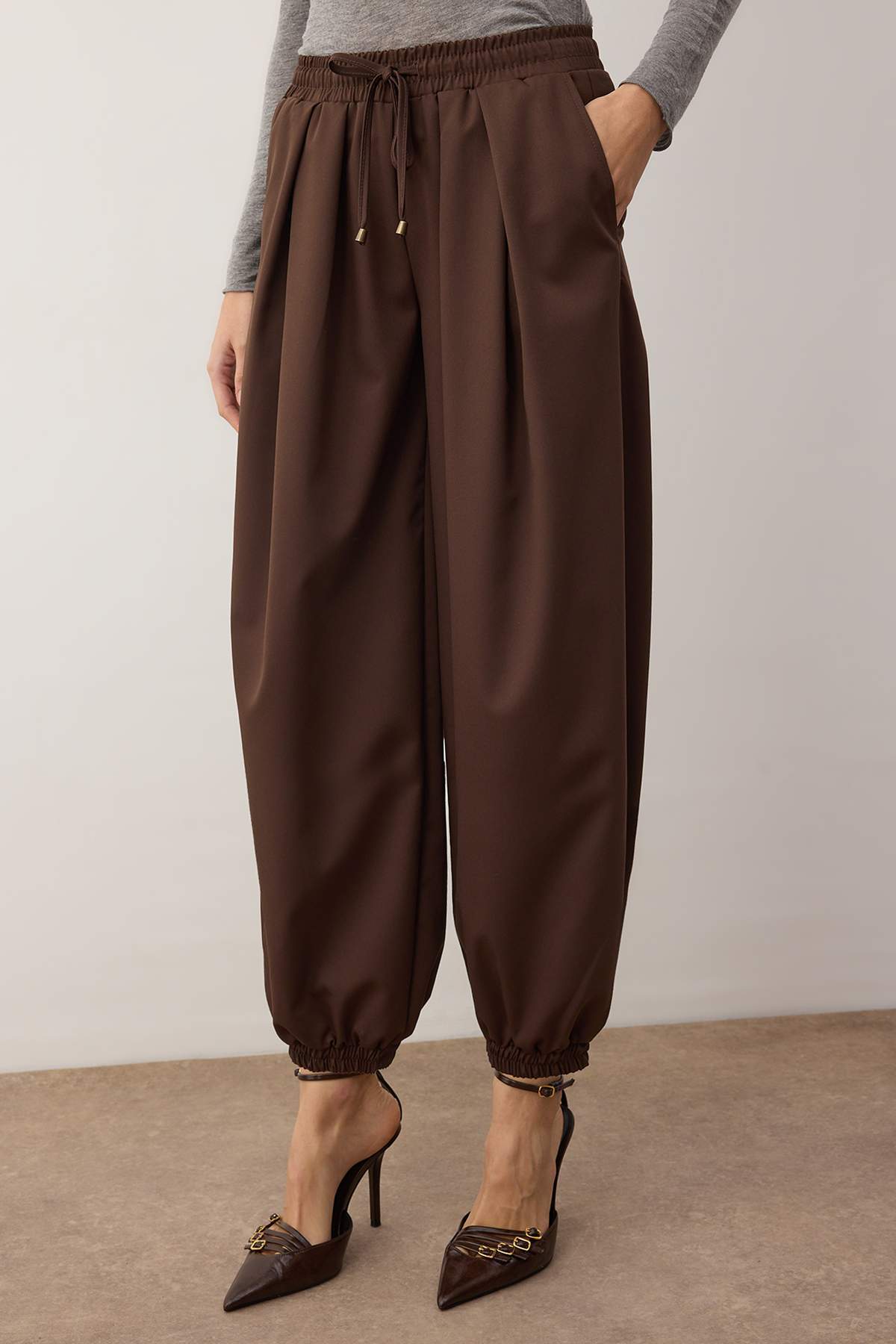 Trendyolmilla Haki Şalvar Kalıp Beli Lastikli Dokuma Pantolon TWOAW26PL00156