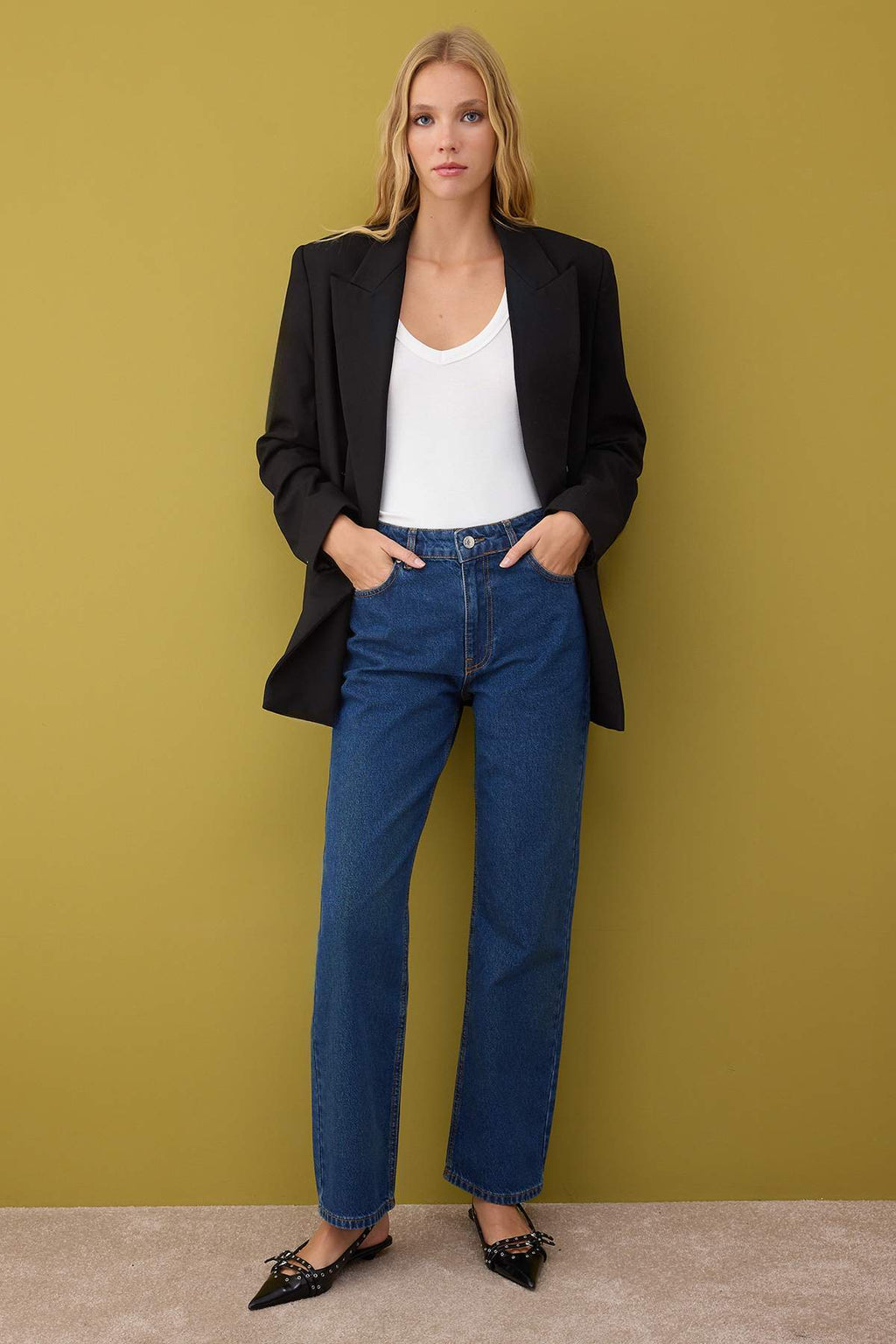 Trendyolmilla Siyah Yüksek Bel Straight Smoke Jeans TWOAW26JE00158