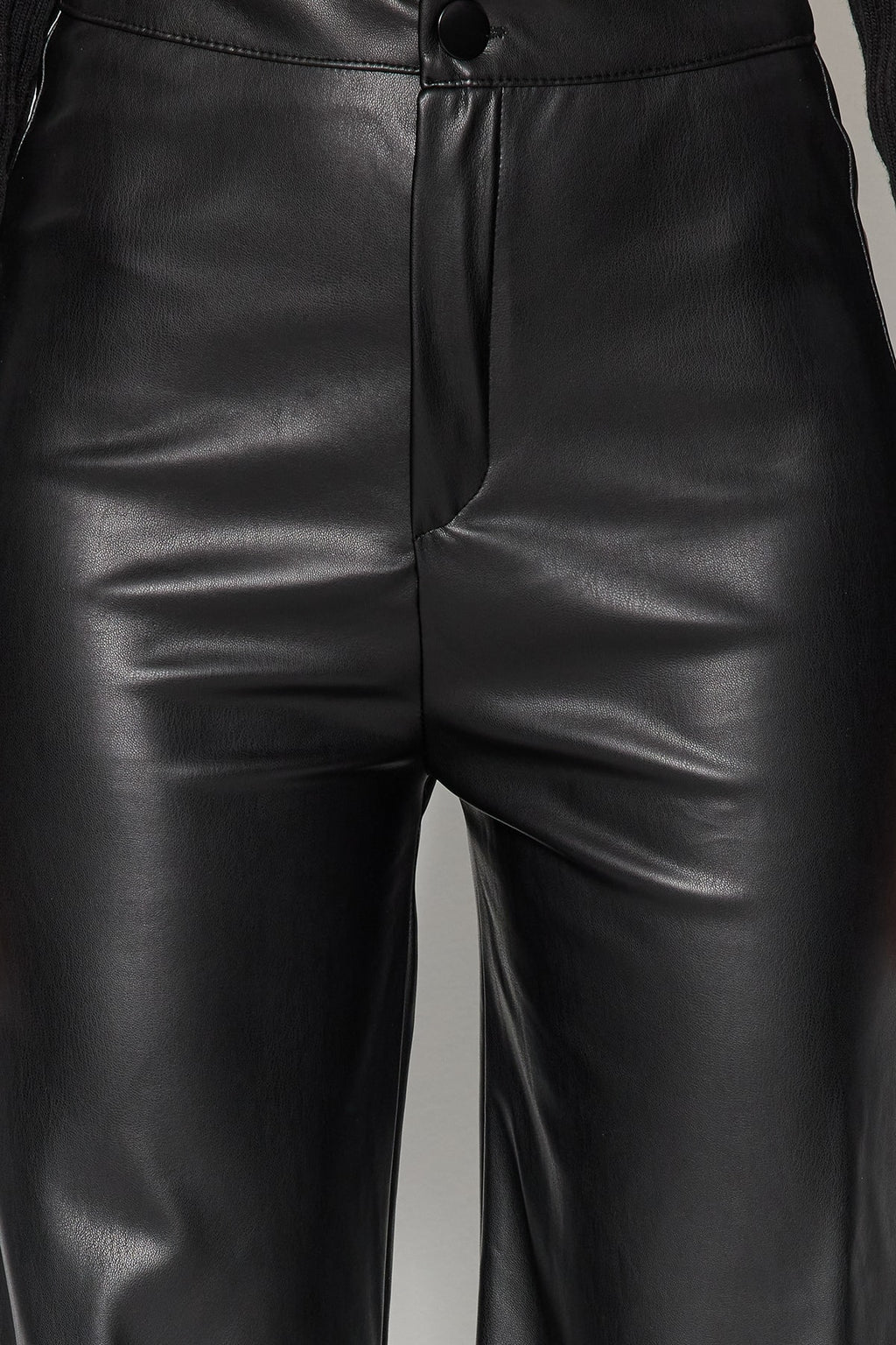 Siyah Suni Deri Wide Leg Cep Detaylı Örme Pantolon TWOAW24PL00103
