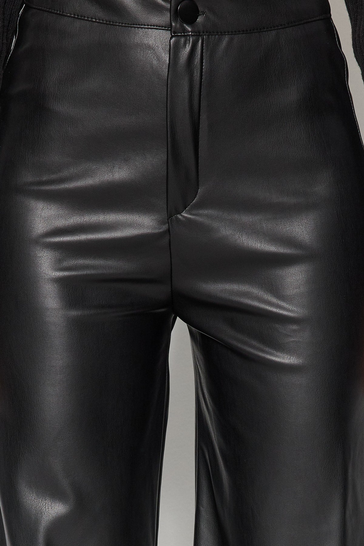 Siyah Suni Deri Wide Leg Cep Detaylı Örme Pantolon TWOAW24PL00103