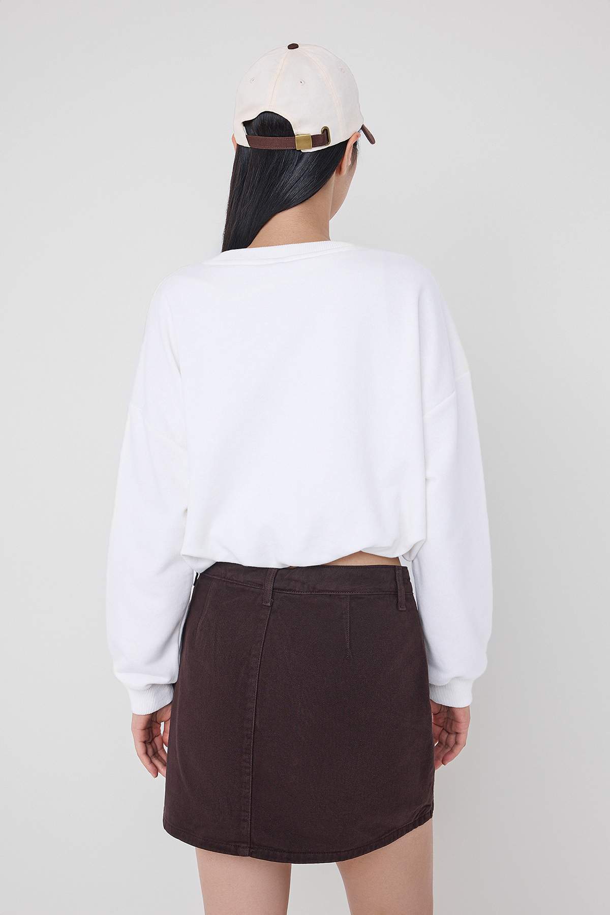 Trendyolmilla Ekru Relaxed/Rahat Kalıp Beli Lastikli Crop Örme Sweatshirt TWOAW26SW00000