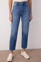 Trendyolmilla Gece Mavisi Yüksek Bel YENİ MOM %100 pamuk Non-Stretch Jeans TWOAW26JE00054