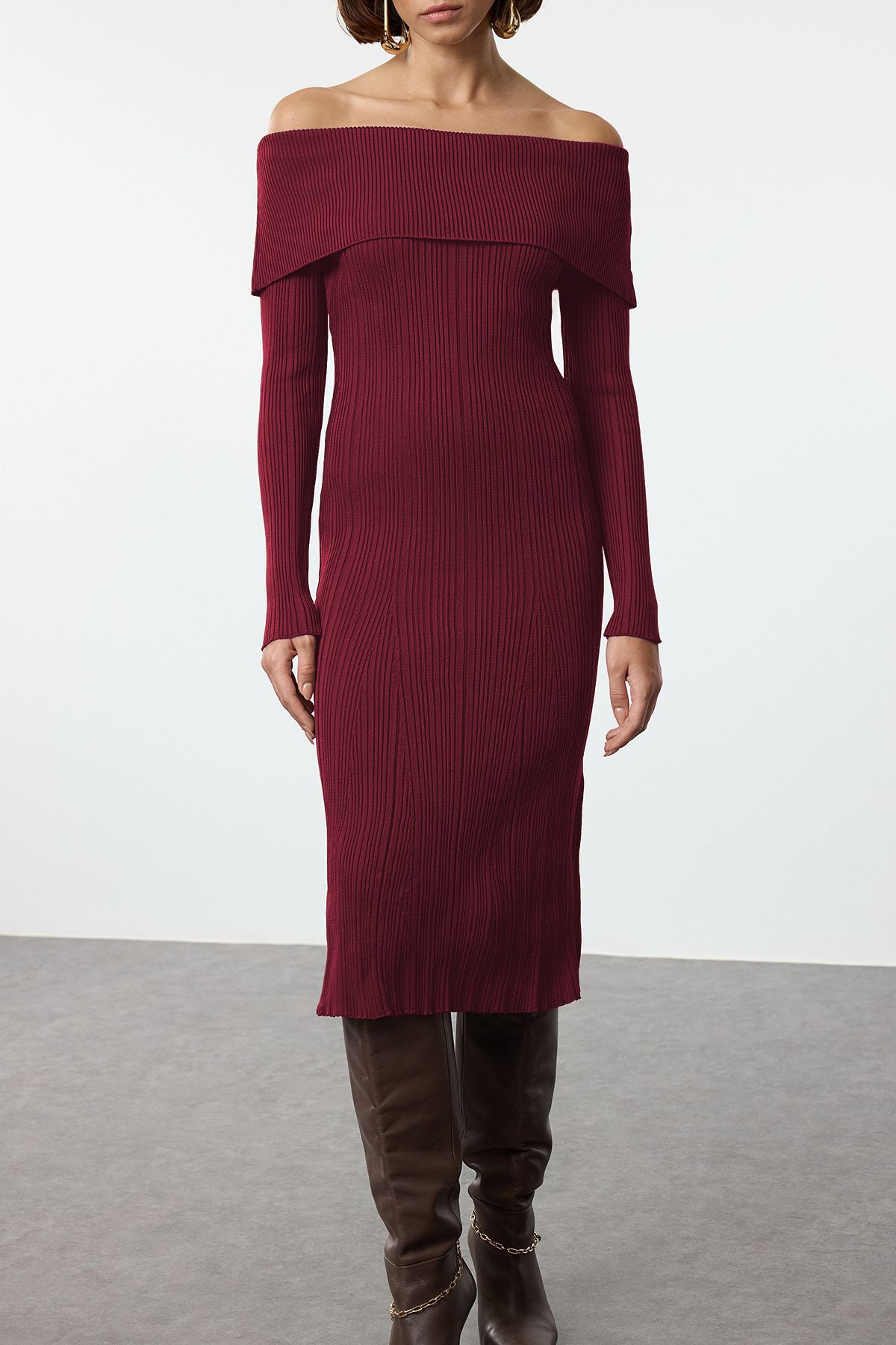 Trendyolmilla Kahverengi Midi Triko Basic Carmen Yaka Elbise TWOAW25EL00033
