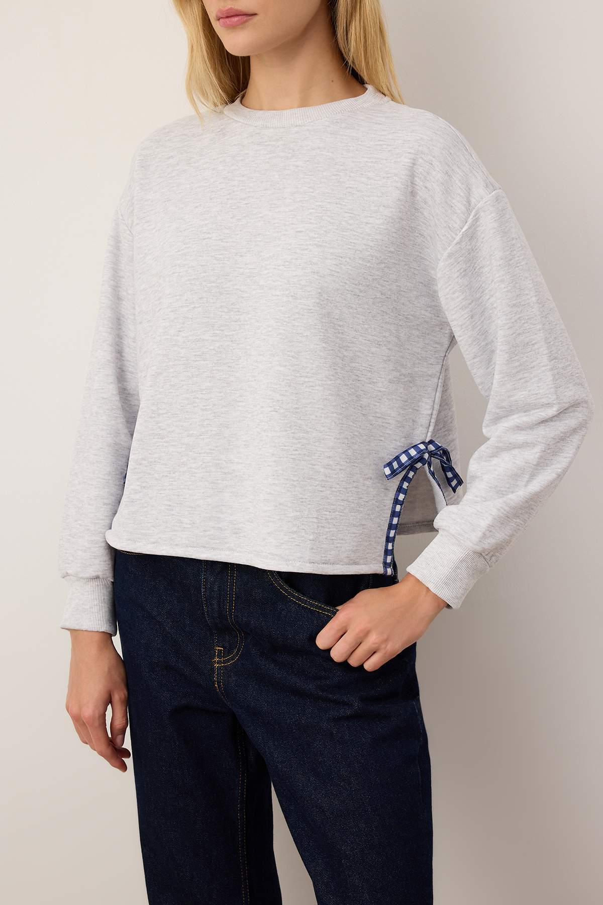 Trendyolmilla Lacivert Kalın İçi Polarlı Kurdele Detaylı Crop Boy Örme Sweatshirt TWOAW26SW00075