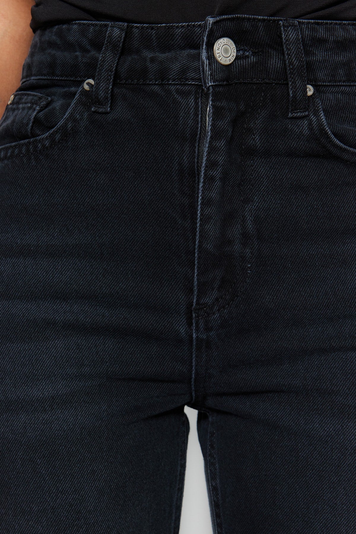 Trendyolmilla Siyah Yüksek Bel Mom %100 Pamuk Non-Stretch Jeans TWOSS23JE00085