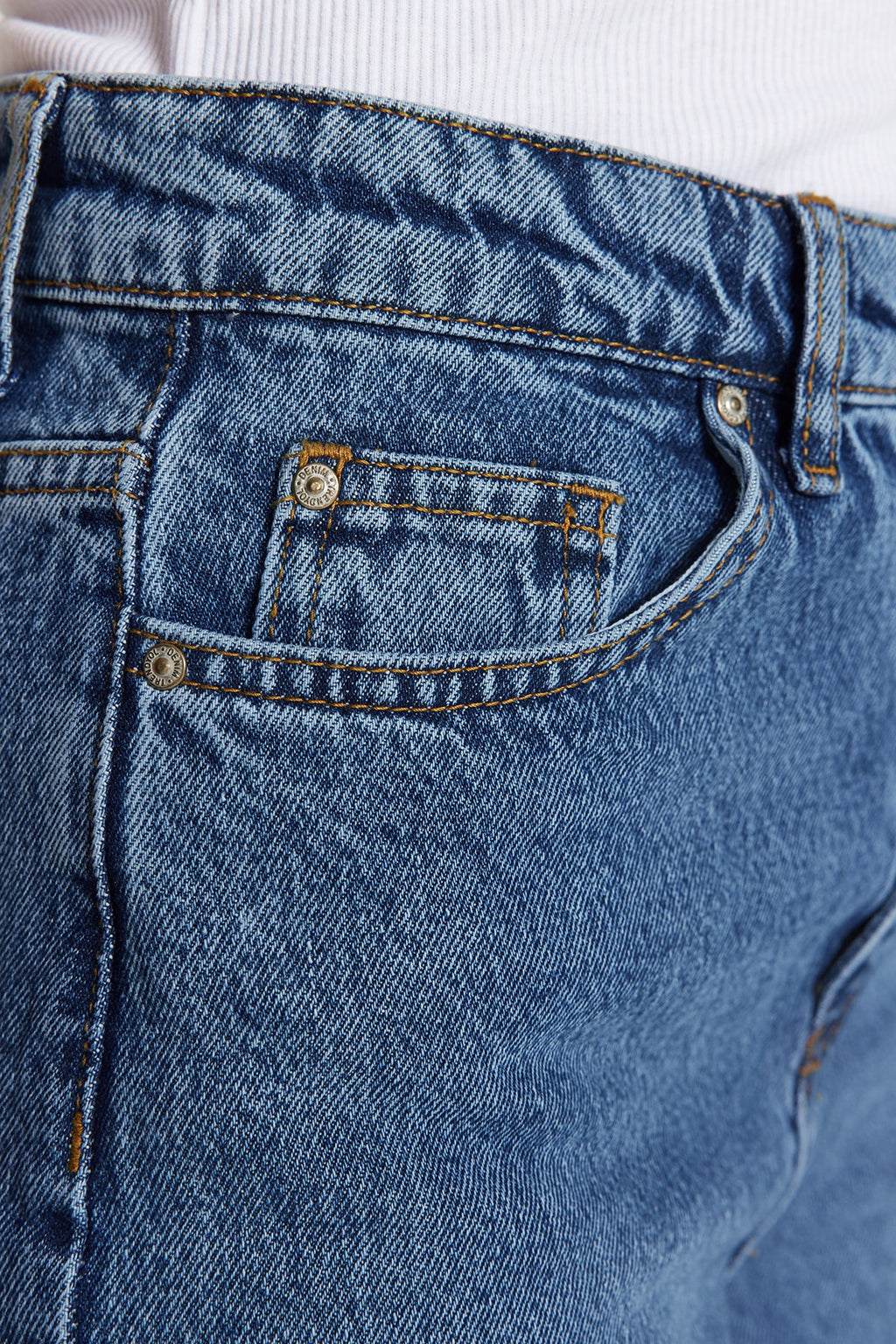 Trendyolmilla Mavi Yüksek Bel Mom %100 Pamuk Non-Stretch Jeans TWOAW24JE00076