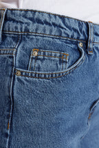 Trendyolmilla Mavi Yüksek Bel Mom %100 Pamuk Non-Stretch Jeans TWOAW24JE00076