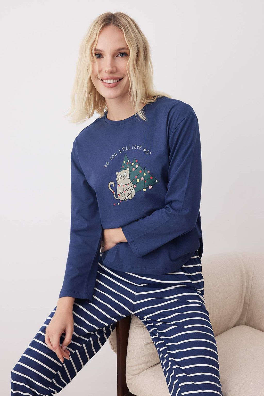 Trendyolmilla Kadın Couple/Çift Lacivert %100 Pamuklu Çizgili Yılbaşı Temalı Örme Pijama Takımı THMAW25PT00164