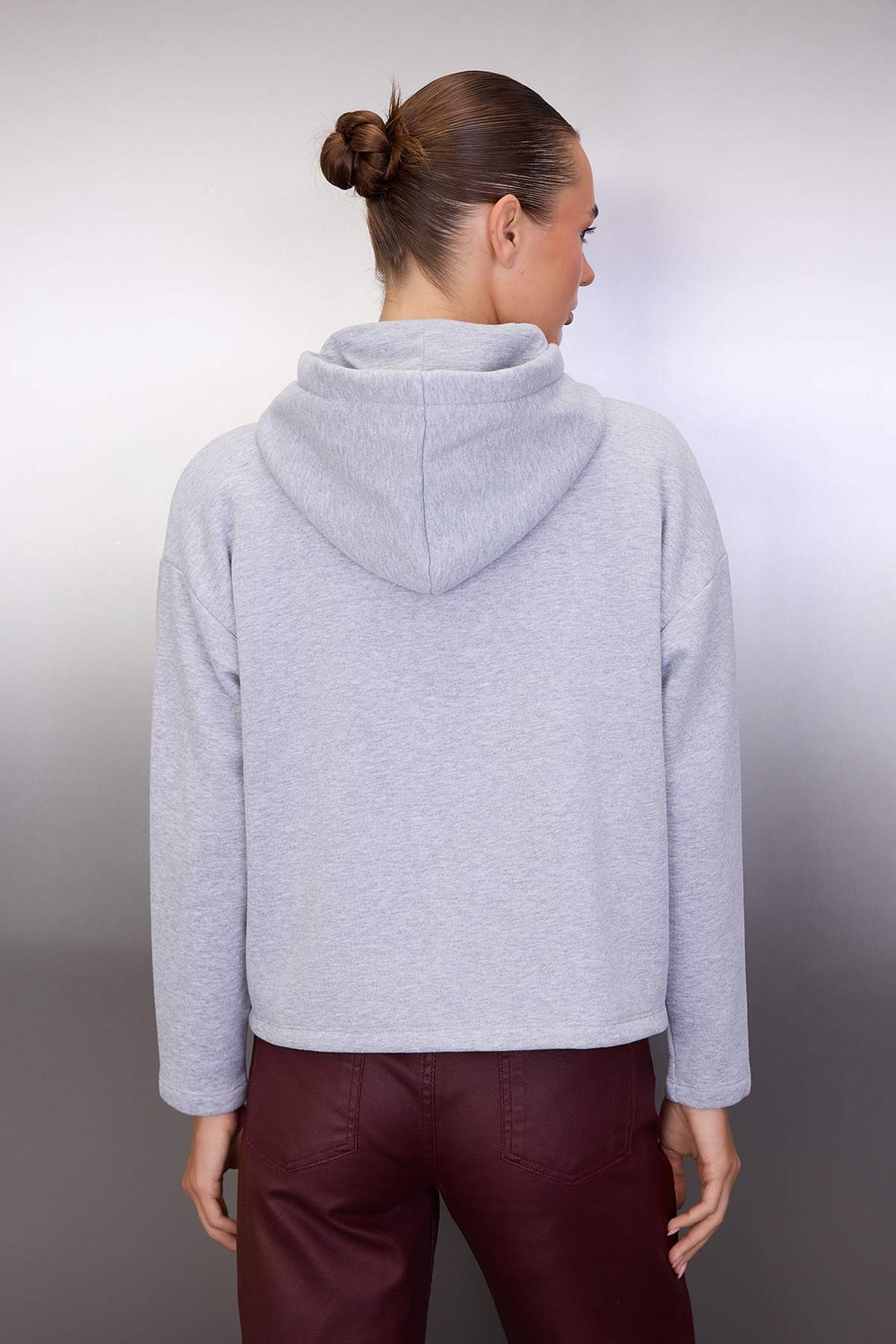 Trendyolmilla Gri Melanj Kalın İçi Polarlı Kapüşonlu Fermuarlı Oversize/Geniş Kesim Örme Sweatshirt TWOAW26SW00111