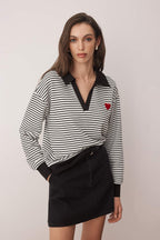 Siyah Çizgili Kalp Nakışlı Regular/Normal Kalıp Örme Sweatshirt TWOAW26SW00003