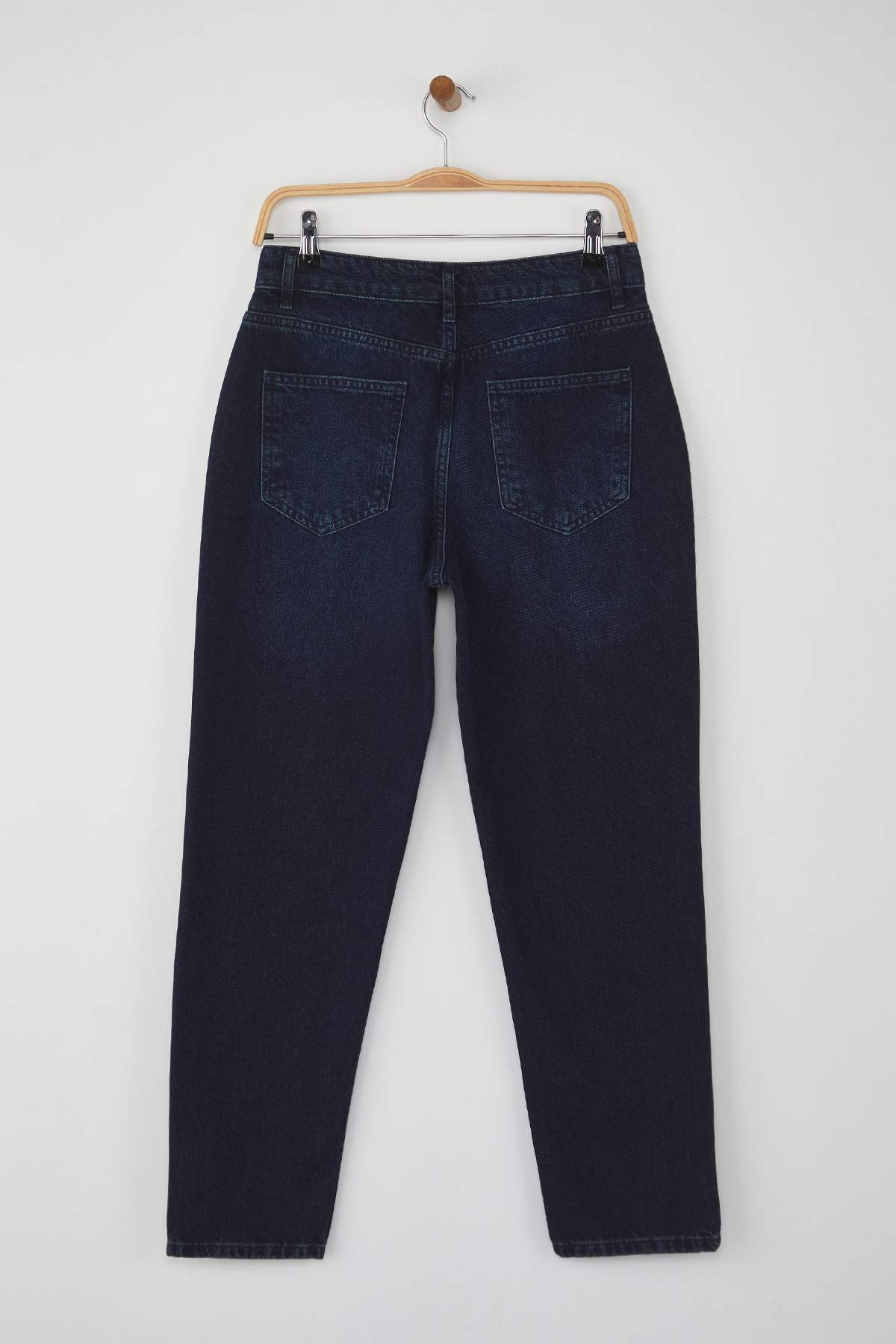 Trendyolmilla Gece Mavisi Yüksek Bel YENİ MOM %100 pamuk Non-Stretch Jeans TWOAW26JE00054