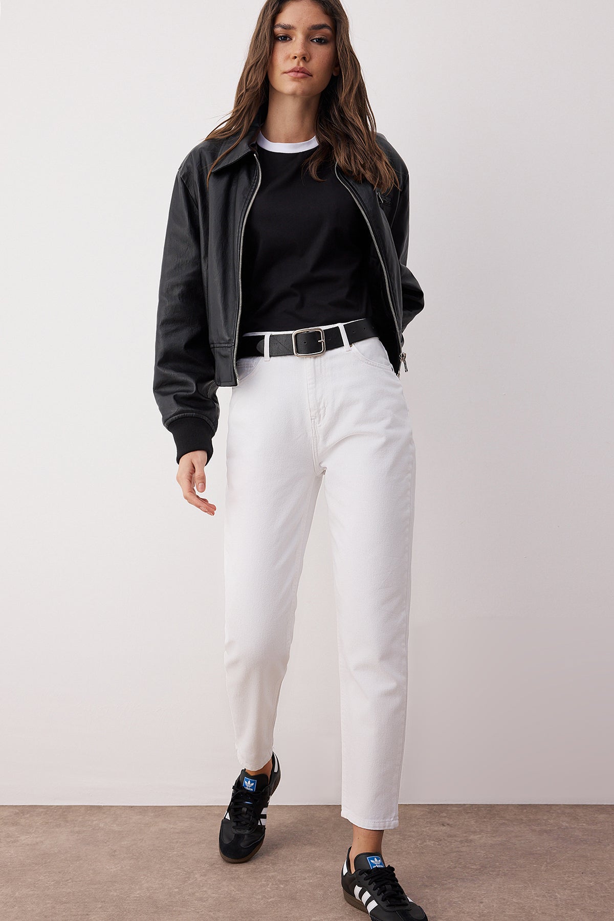 Trendyolmilla Mavi Yüksek Bel Mom %100 Pamuk Non-Stretch Jeans TWOAW24JE00076