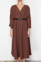 Trendyolmilla Kahverengi Kemerli A-line Kruvaze Yakalı Aerobin Boho Midi Dokuma Elbise TWOSS24EL00992