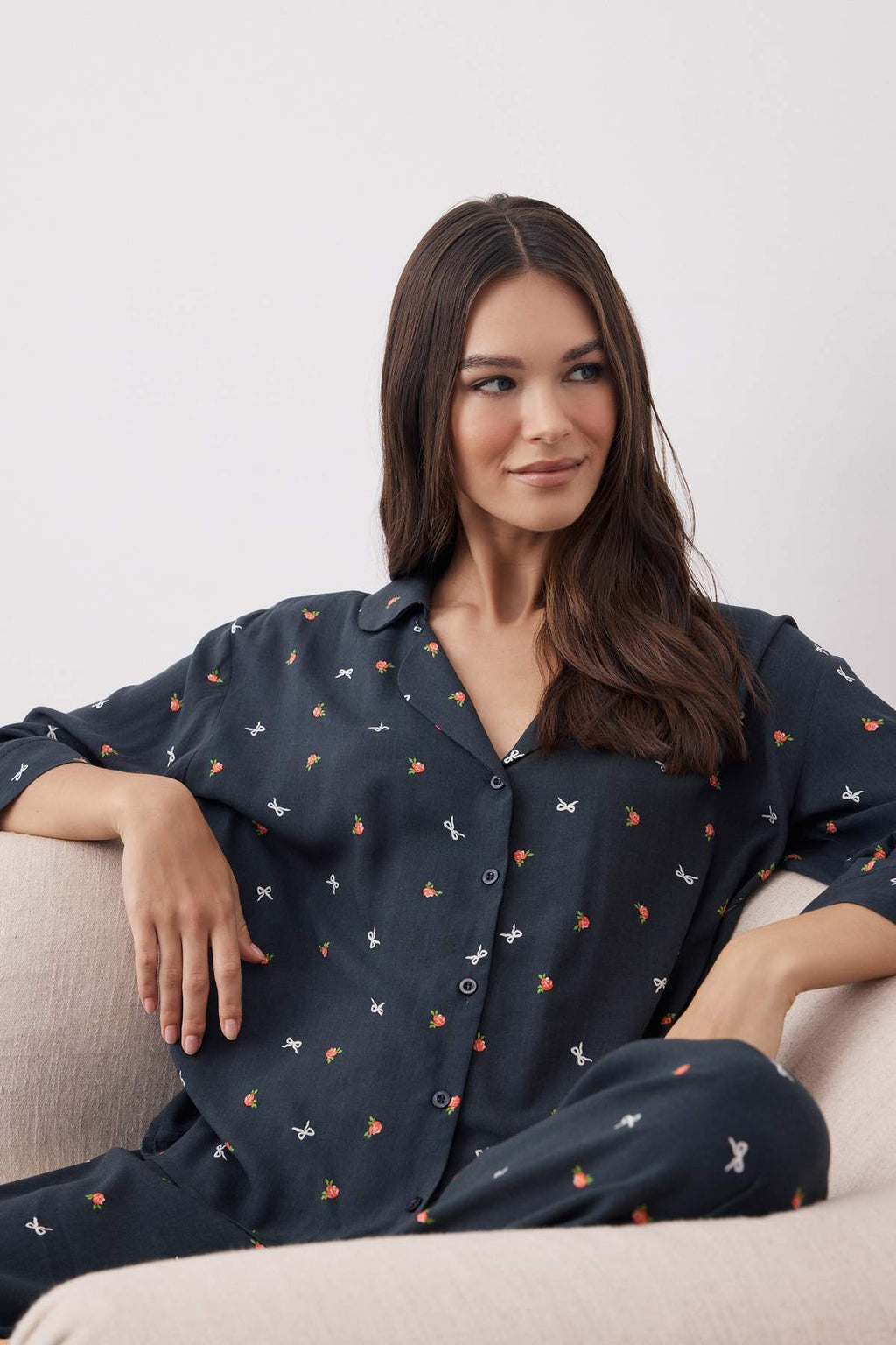 Trendyolmilla Ekru Baskılı Viskon Dokuma Pijama Takımı THMAW26PT00065