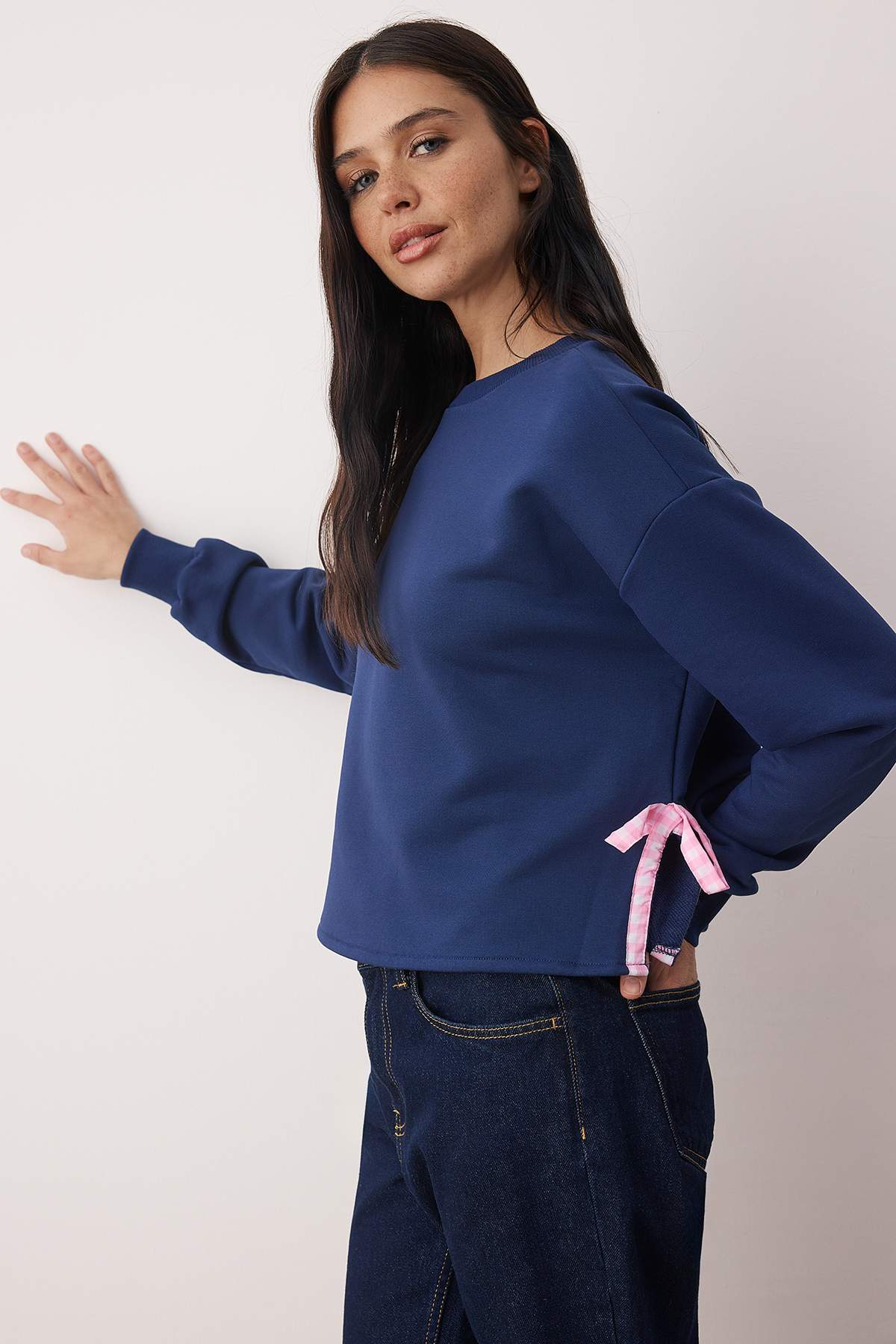 Trendyolmilla Lacivert Kalın İçi Polarlı Kurdele Detaylı Crop Boy Örme Sweatshirt TWOAW26SW00075 Secondary image
