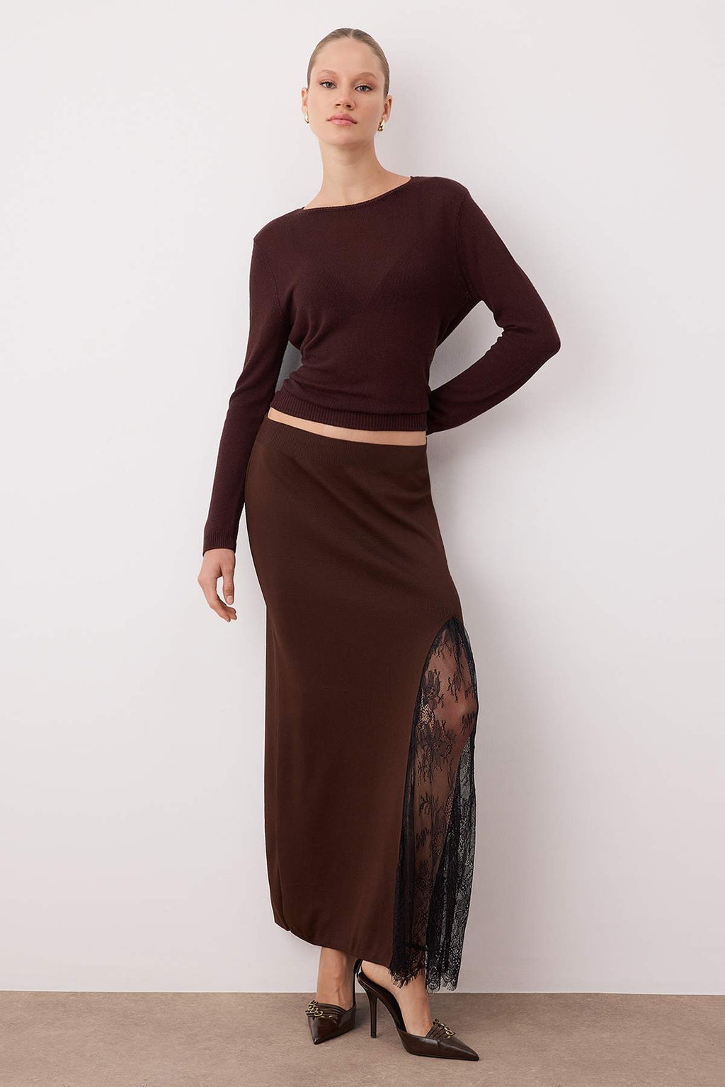 Trendyolmilla Bordo Dantelli Yırtmaç Detaylı Maxi Triko Etek TWOAW26ET00117