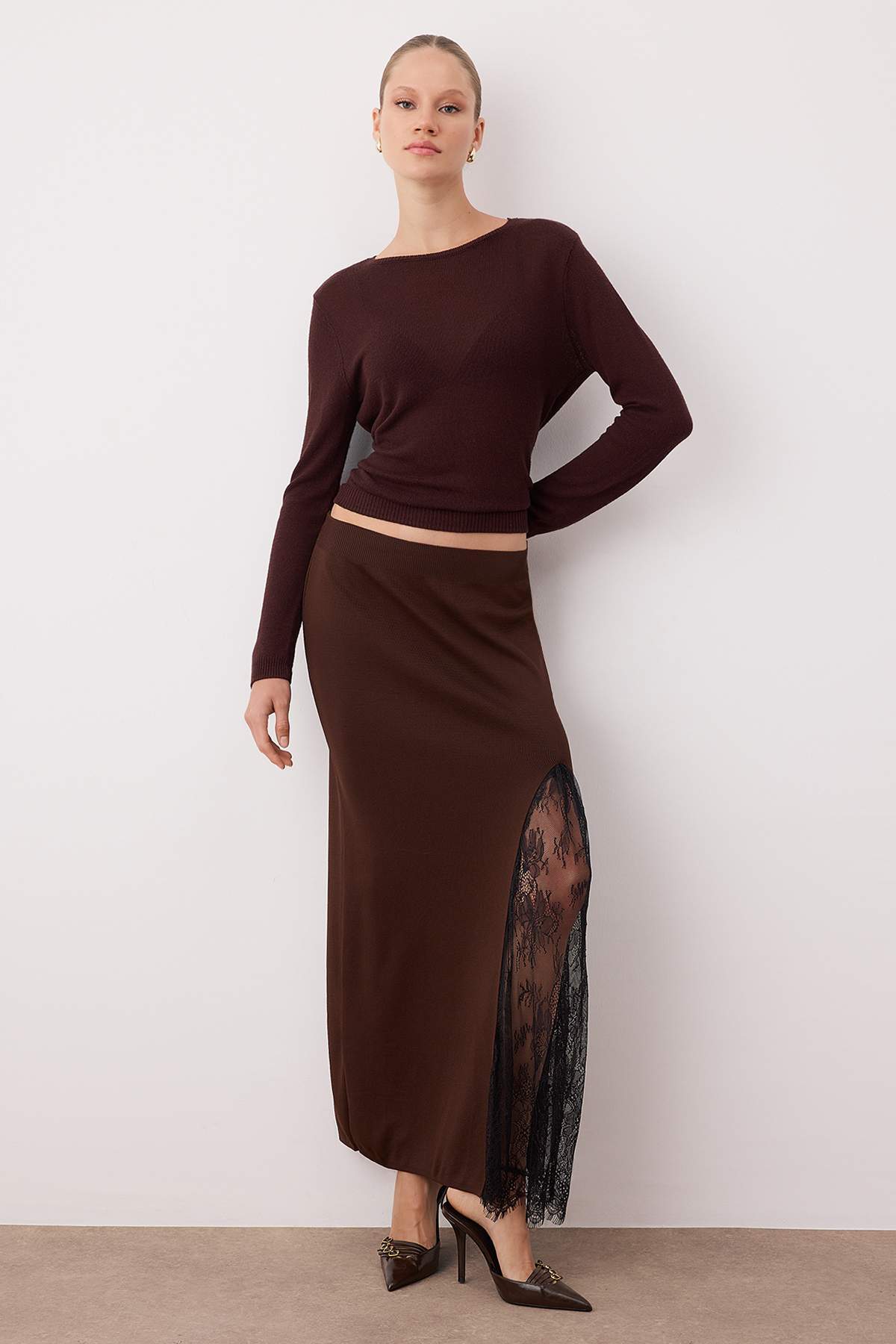 Trendyolmilla Bordo Dantelli Yırtmaç Detaylı Maxi Triko Etek TWOAW26ET00117