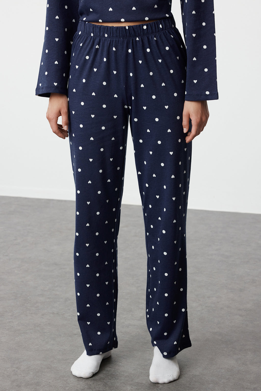 Trendyolmilla Kahverengi %100 Pamuklu Puantiye ve Kalpli Örme Pijama Takımı THMAW25PT00039