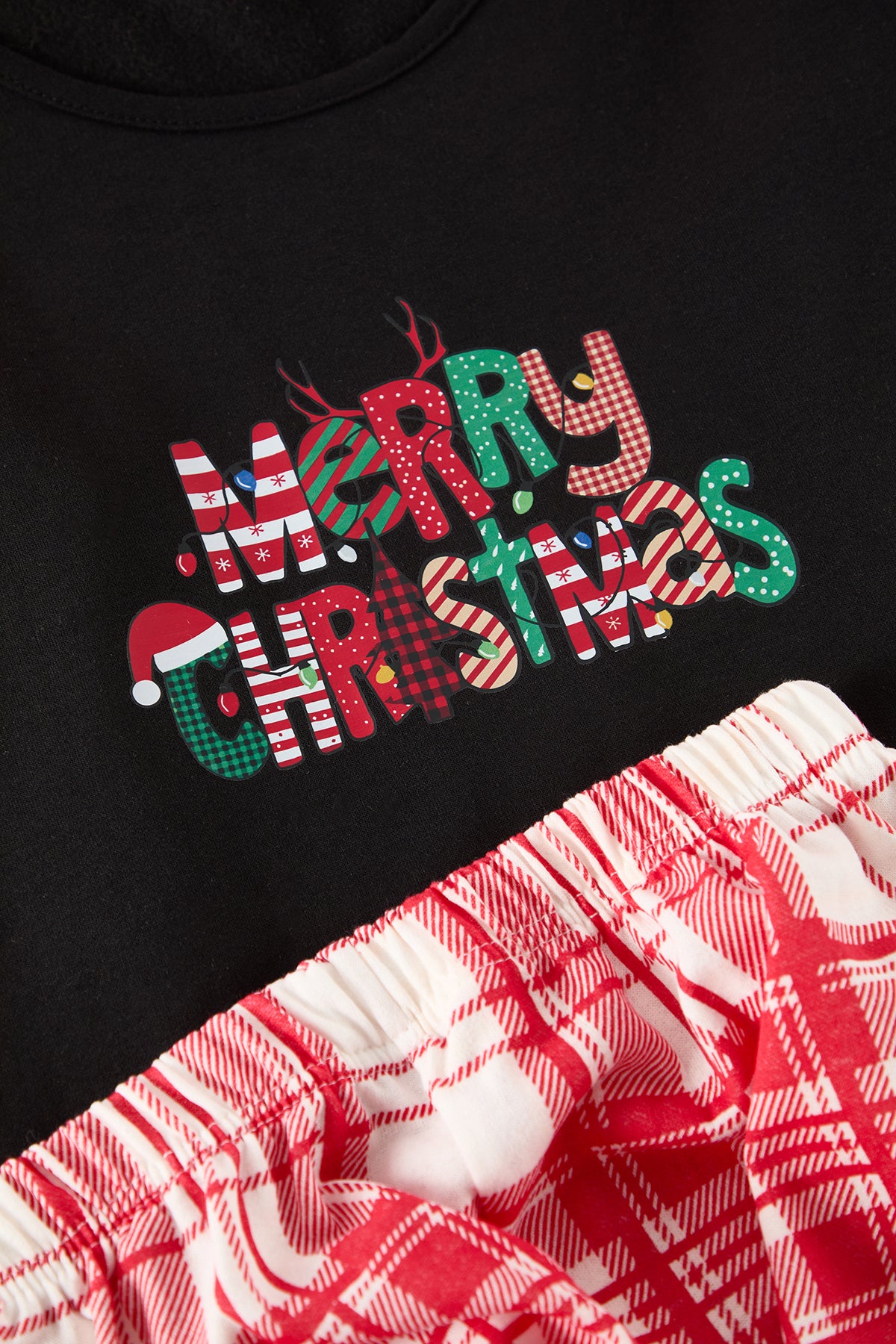 Trendyolmilla Siyah-Kırmızı Pamuklu Yılbaşı Temalı Ekoseli Örme Pijama Takımı THMAW25PT00220 Secondary image