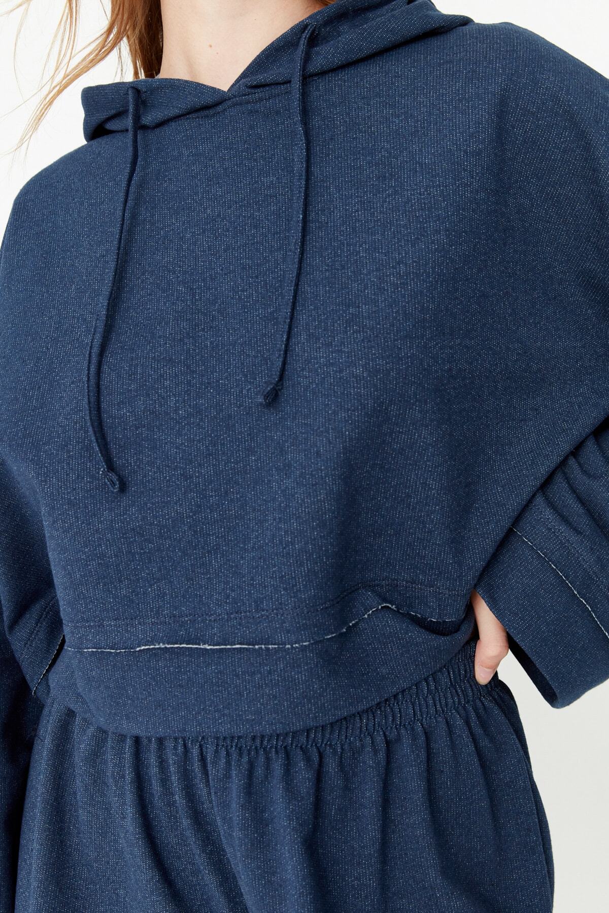 Trendyolmilla Lacivert Kapüşonlu Geniş Kalıp Örme Pijama Takımı TWOSS21EM0026