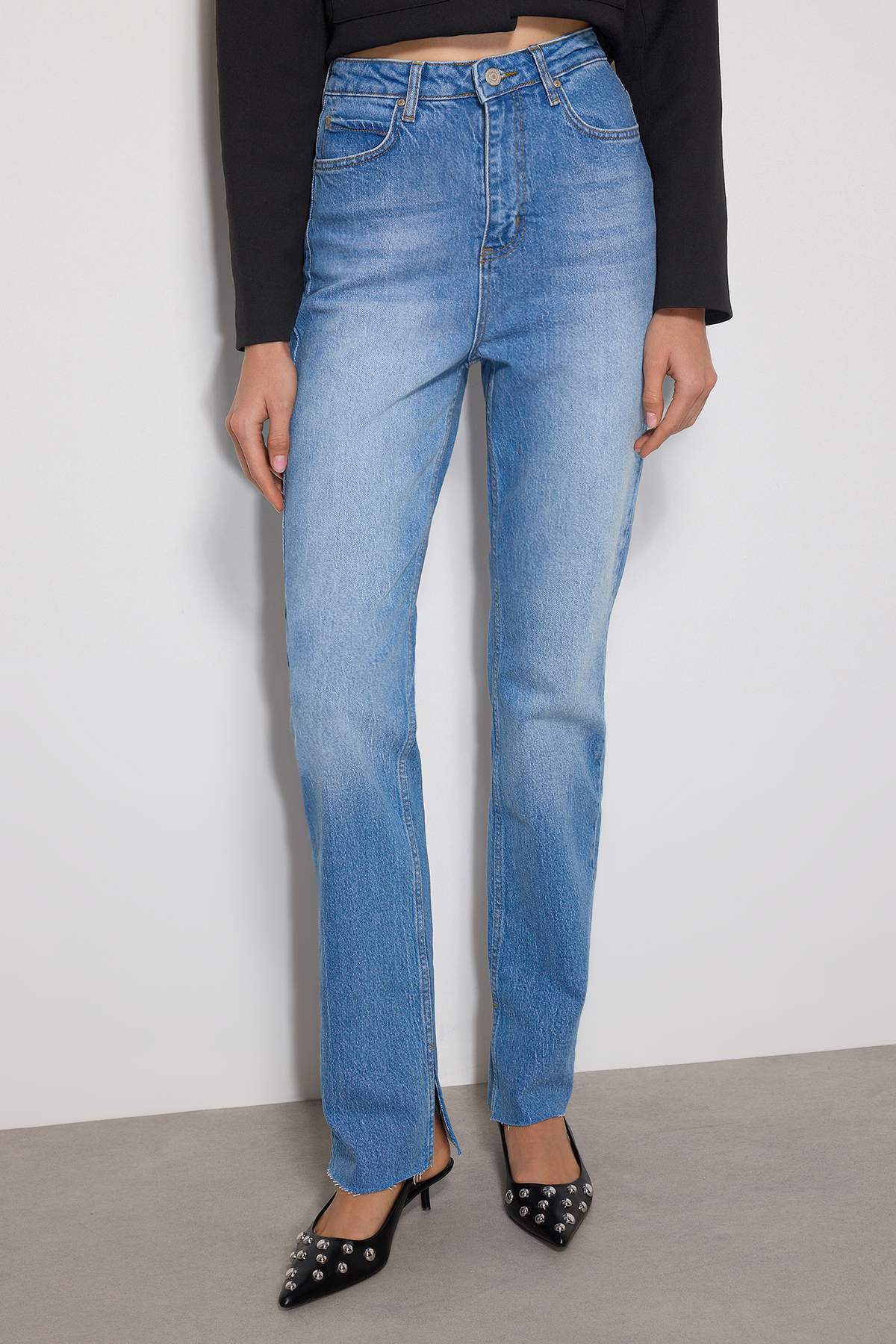 Trendyolmilla Lacivert Yırtmaçlı Yüksek Bel Comfort/Esnek Flare İspanyol Paça Jeans TWOAW22JE0382