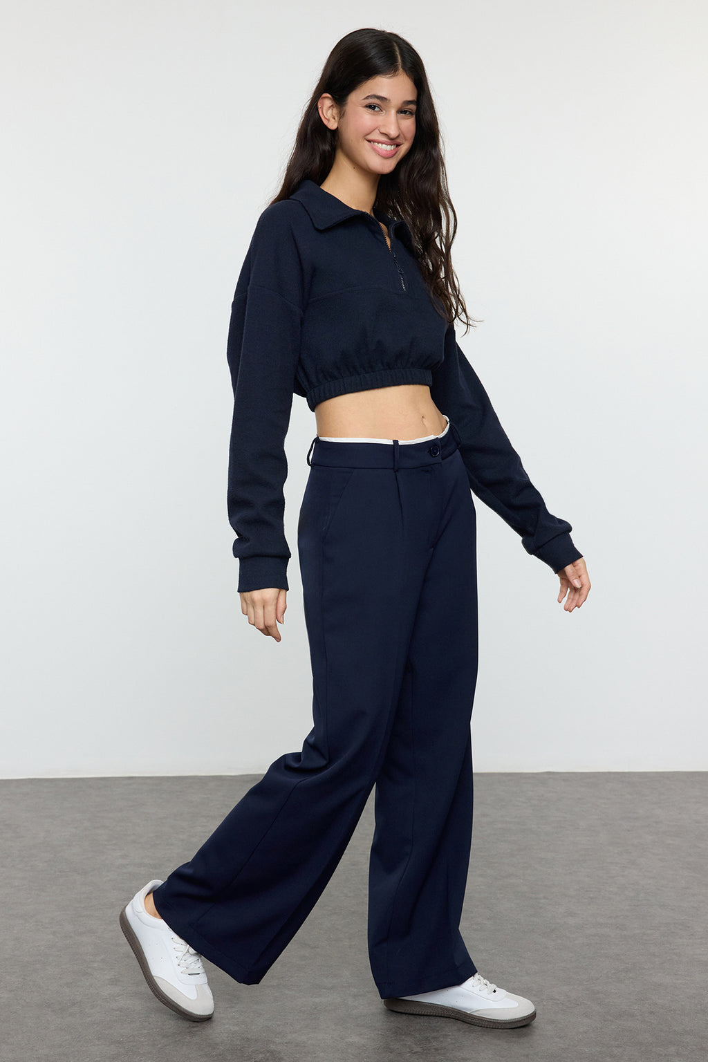Trendyolmilla Siyah Kemer Detaylı Wide Leg/Geniş Paça Dokuma Pantolon TWOAW24PL00341