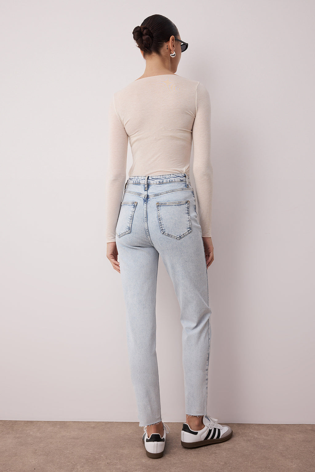 Trendyolmilla Açık Mavi Yüksek Bel Mom Comfort Jeans TWOSS25JE00279