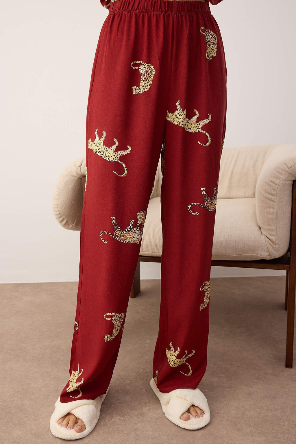 Trendyolmilla Ekru Kaplan Desenli Viskon Dokuma Pijama Takımı THMAW25PT00036