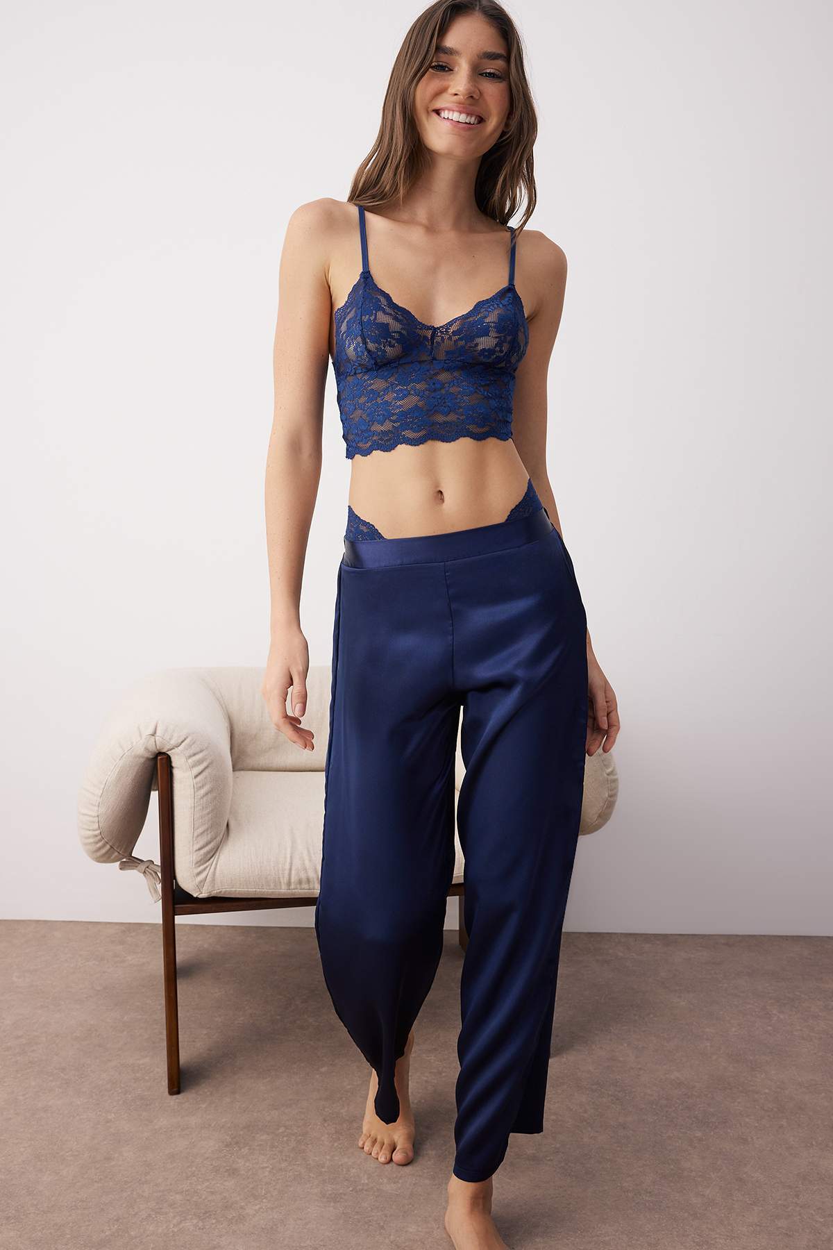 Trendyolmilla Çok Renkli 3'lü Çeyiz Set Çiçekli Üst Dantel, Alt Saten Külotlu Dokuma Pijama Takımı THMAW26PT00077
