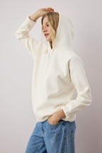 Trendyolmilla Ekru Kapüşonlu Kalın İçi Polarlı Örme Sweatshirt TWOAW26SW00129