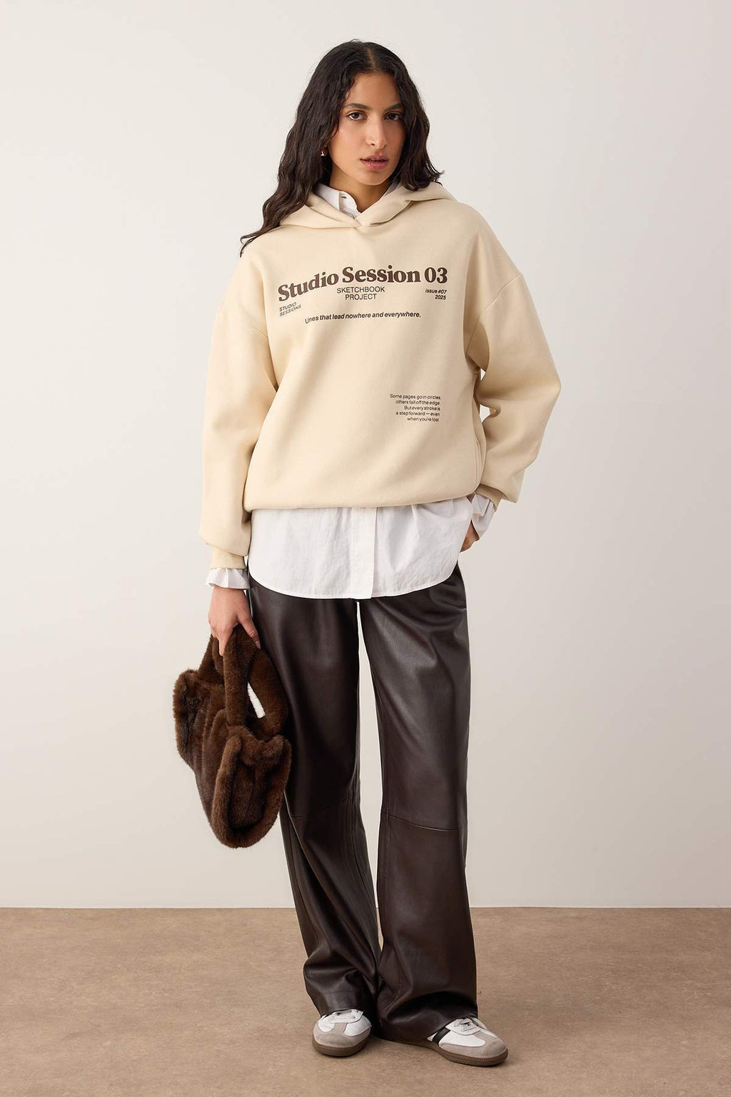 Trendyolmilla Taş Kalın İçi Polarlı Kapüşonlu Slogan Baskılı Boxy Fit Örme Sweatshirt TWOAW26SW00217