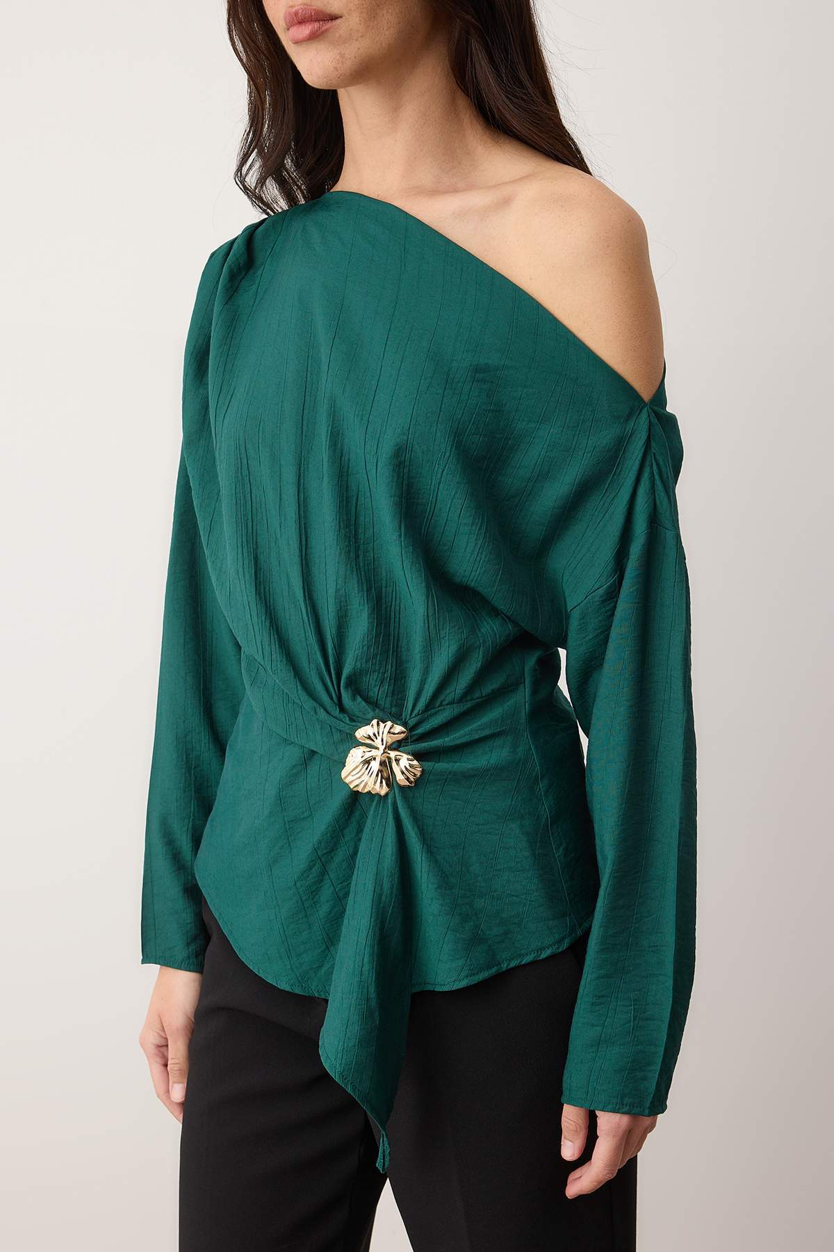 Trendyolmilla Ördek Başı Yeşili Aksesuar Detaylı Düşük Omuz Dokuma Bluz TWOAW26BZ00280