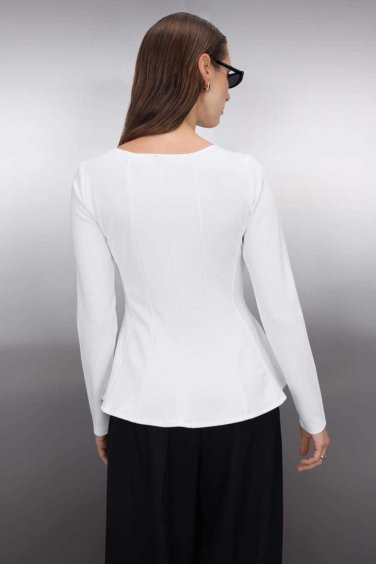 Trendyolmilla Siyah Kayık Yaka Peplum/Belden Oturmalı Regular Boy Örme Bluz TWOAW26BZ00166