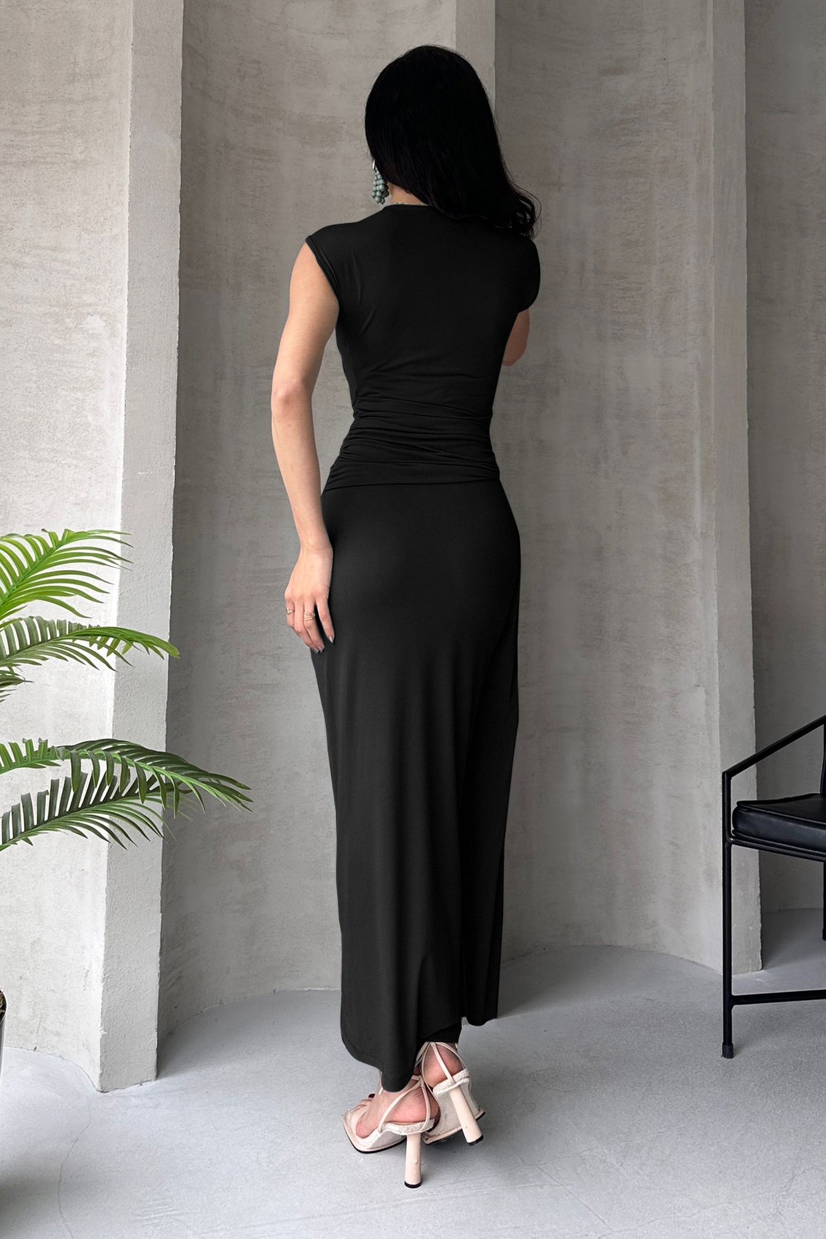 Trendyolmilla Kahverengi Vücuda Oturan Maxi Şık Gece Abiye Mezuniyet Elbise TPRSS25EL00316