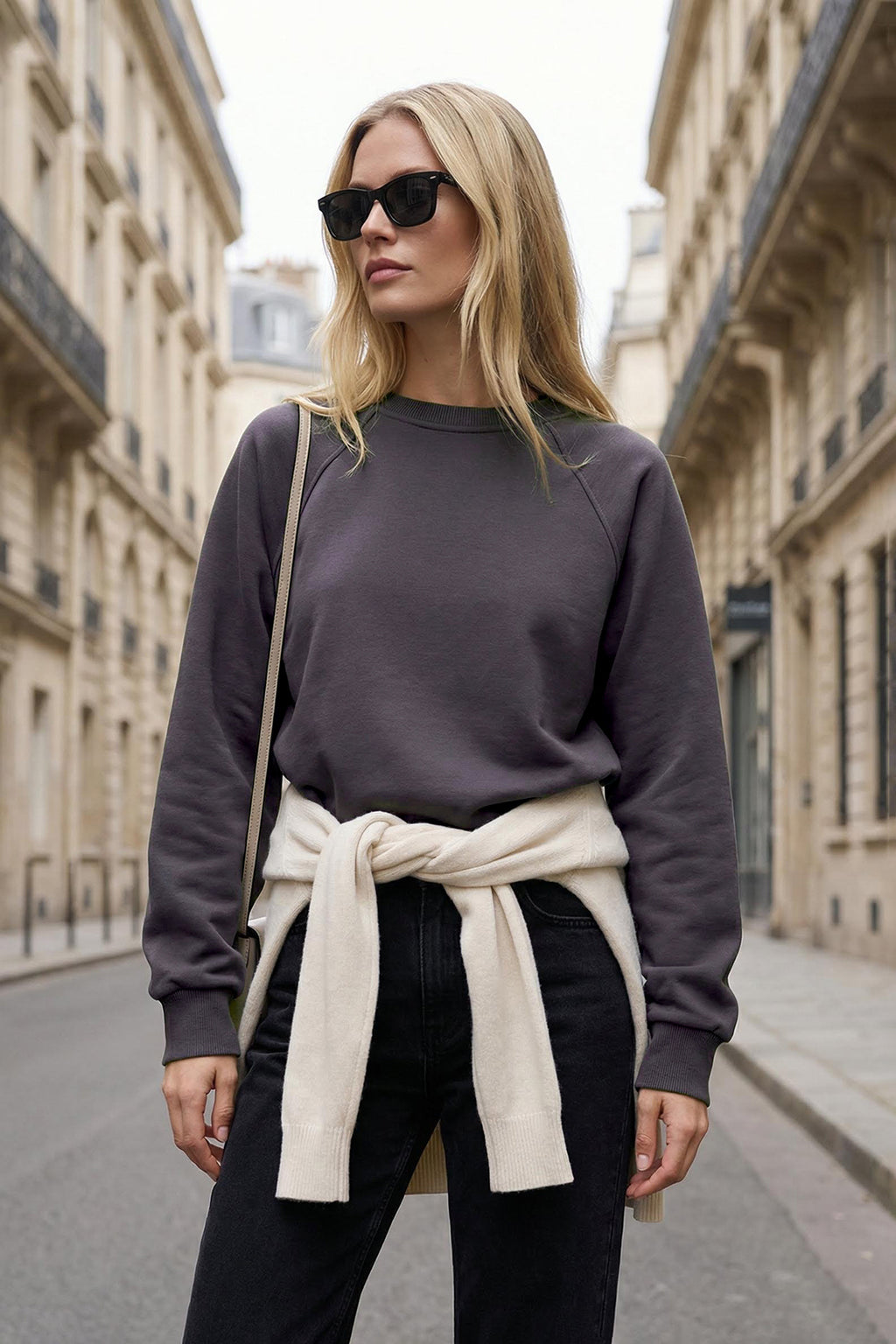 Trendyolmilla Antrasit Relaxed/Rahat Kalıp Basic Reglan Kol Bisiklet Yaka Örme Sweatshirt TWOAW26SW00030
