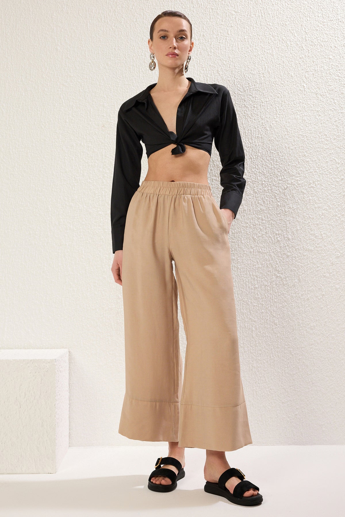 Trendyolmilla Vizon Modal Cep Detaylı Wide Leg/Geniş Paça Pileli Dokuma Pantolon TWOSS25PL00081 Palazzo