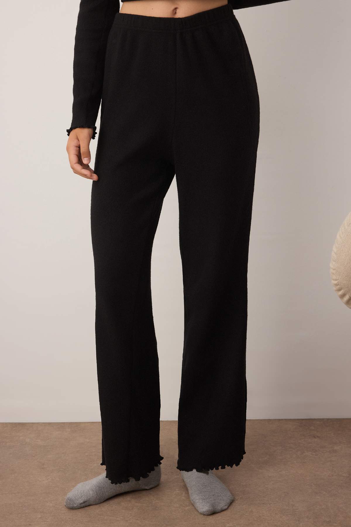 Trendyolmilla Pembe V Yaka Baby Overloklu Yumuşak Tuşe Fırçalı Kışlık Fitilli Örme Pijama Takımı THMAW26PT00011