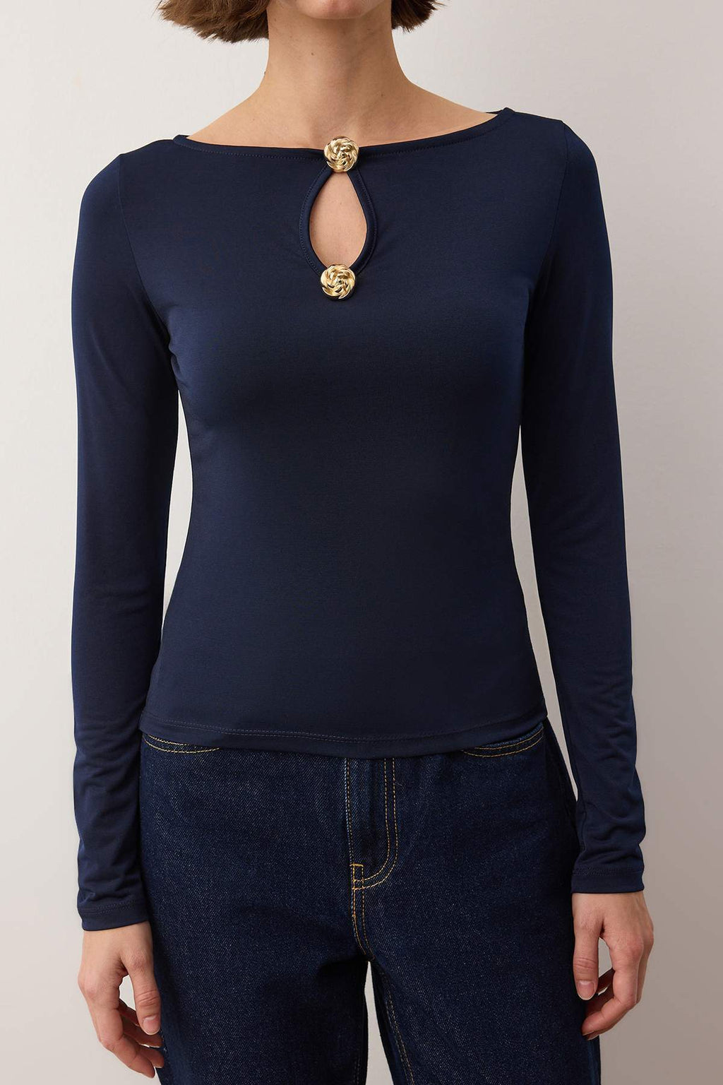 Trendyolmilla Haki Fitted/Vücuda Oturan Aksesuar/Cut out Detaylı Uzun Kollu Esnek Örme Bluz TWOAW26BZ00130