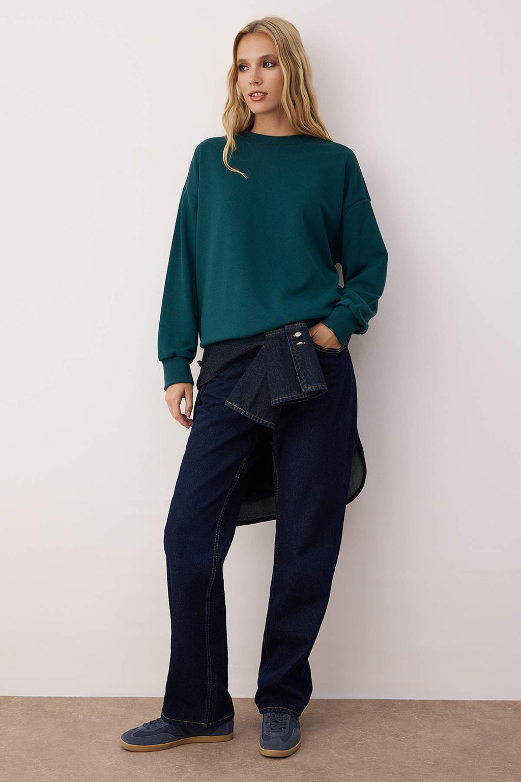 Trendyolmilla Zümrüt Yeşili Oversize/Bol Kesim Bisiklet Yaka Kalın Şardonsuz Örme Sweatshirt TWOAW26SW00029