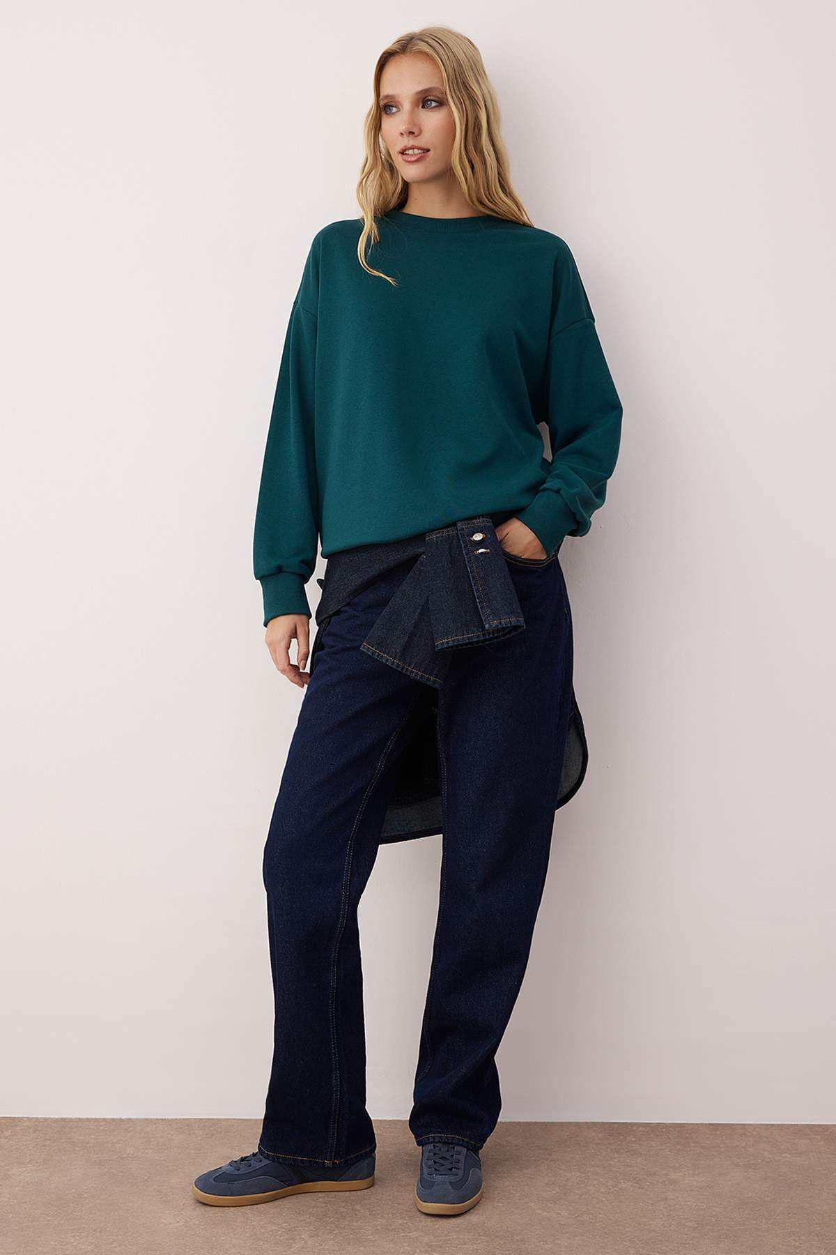 Trendyolmilla Zümrüt Yeşili Oversize/Bol Kesim Bisiklet Yaka Kalın Şardonsuz Örme Sweatshirt TWOAW26SW00029