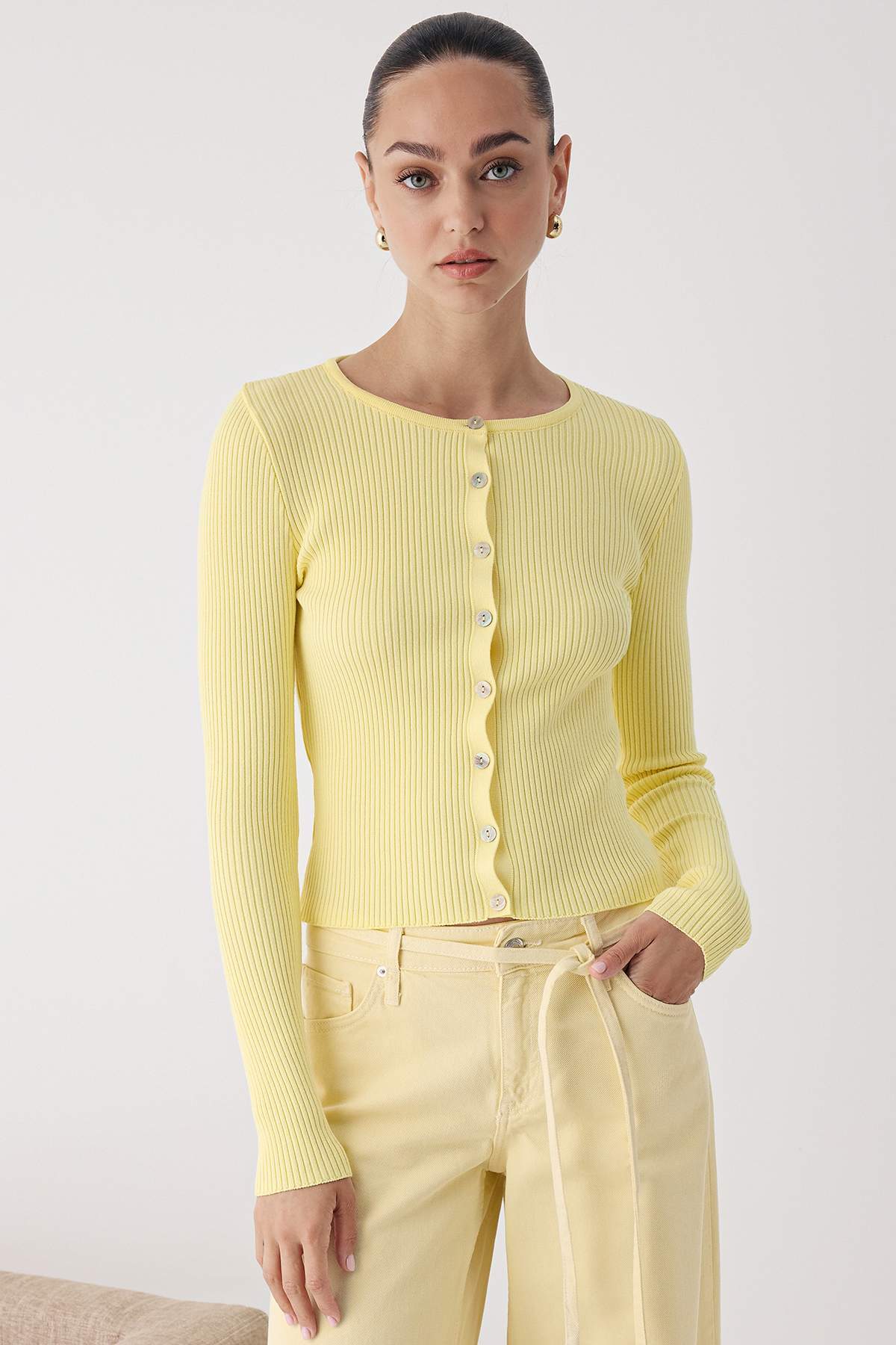 Trendyolmilla Wardrobe Essentials Sarı Merserize Görünümlü Fitilli Triko Hırka | TWOAW26HI00118 Secondary image