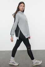 Trendyolmilla Gri Melanj Pamuklu Renk Bloklu Geniş Kalıp İçi Polarlı Örme Spor Sweatshirt TWOSS22SW0074
