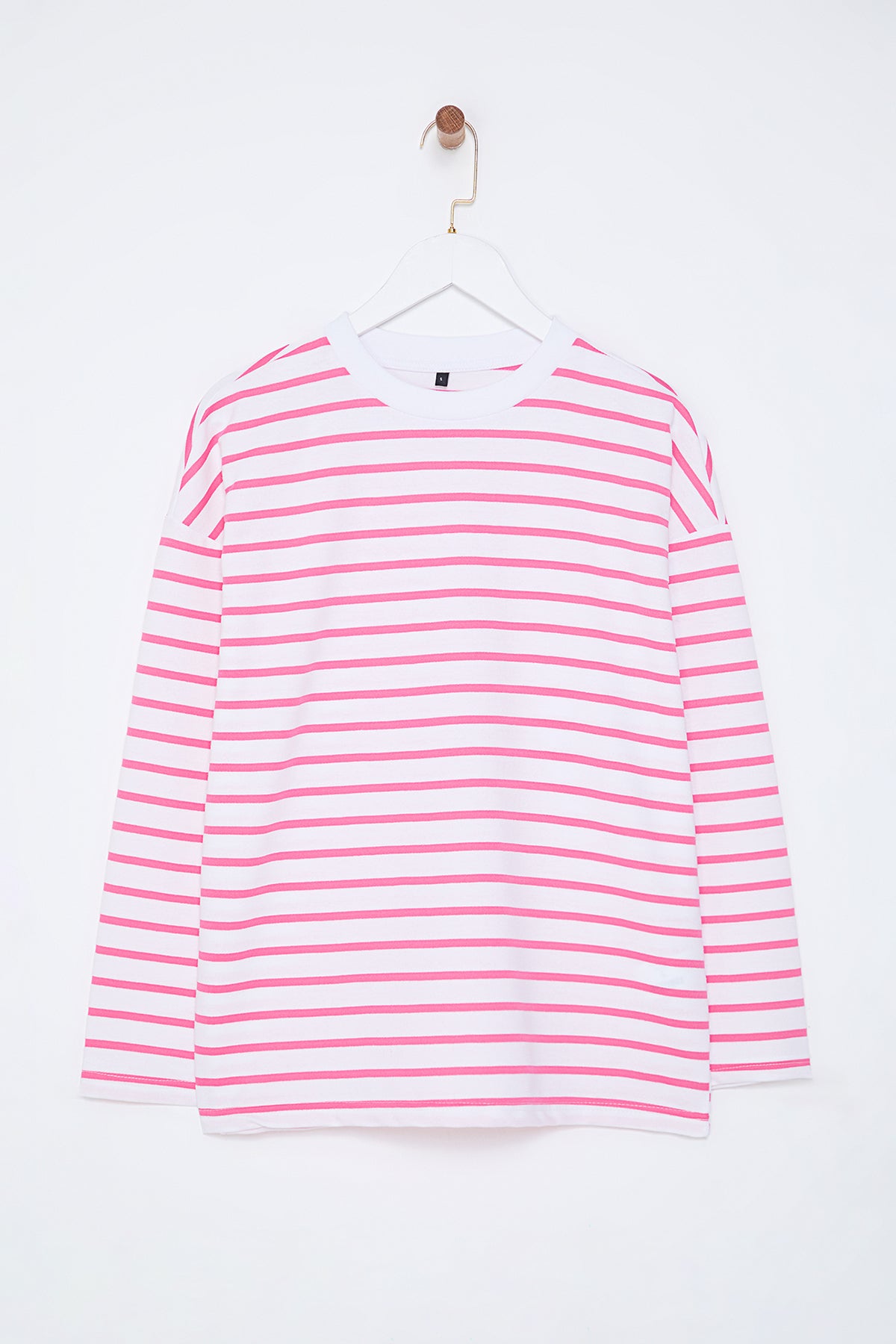 Trendyolmilla Beyaz Çizgili Oversize/Geniş Kesim Bisiklet Yaka İnce Örme Sweatshirt TWOAW23SW00326