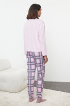 Trendyolmilla Pembe-Çok Renkli %100 Pamuklu Kış Temalı Ekoseli Örme Pijama Takımı THMAW25PT00121