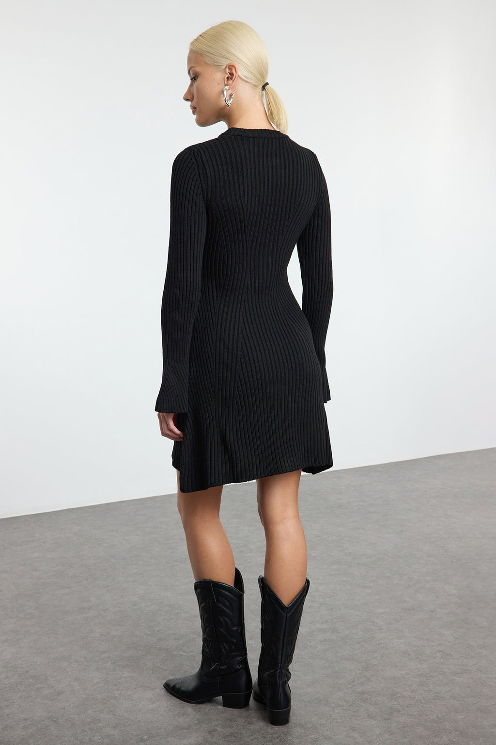 Trendyolmilla Siyah Mini Triko A-Line Formda Elbise TWOAW25EL00030