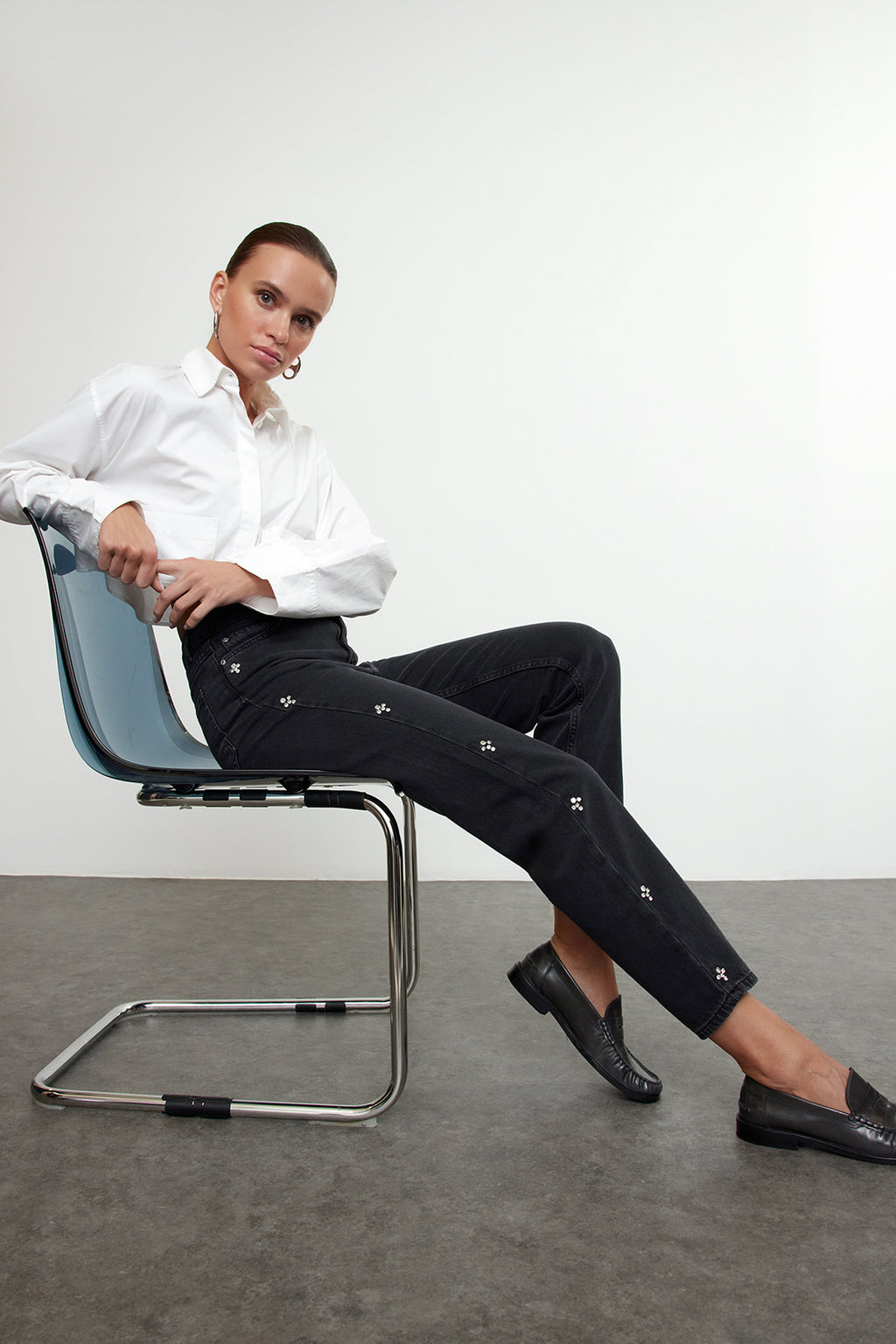 Siyah Taşlı Yüksek Bel Mom %100 Pamuk Non-Stretch Jeans TWOAW25JE00255