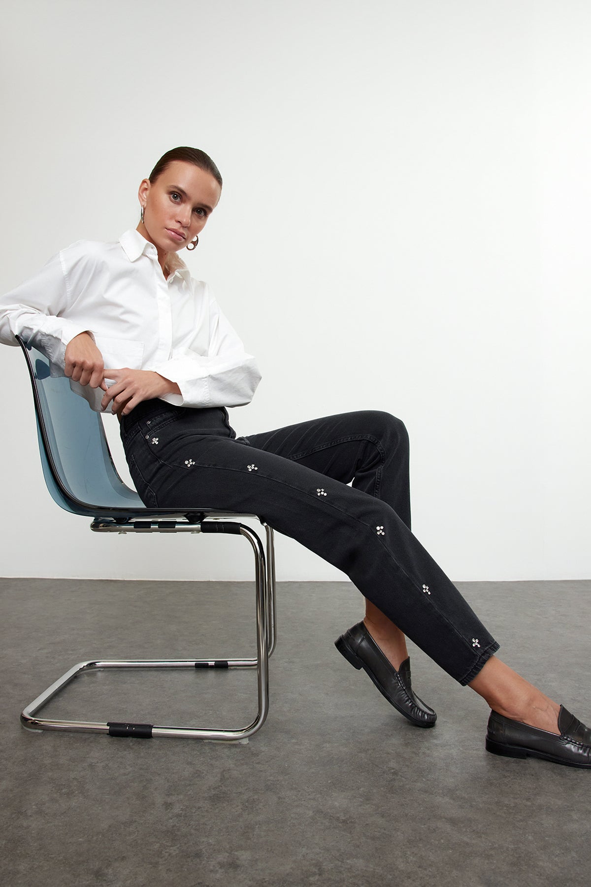 Siyah Taşlı Yüksek Bel Mom %100 Pamuk Non-Stretch Jeans TWOAW25JE00255