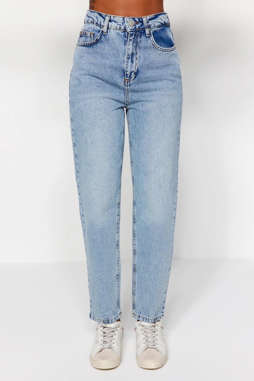 Trendyolmilla Beyaz Yüksek Bel Mom %100 Pamuk Non-Stretch Jeans TWOAW24JE00076