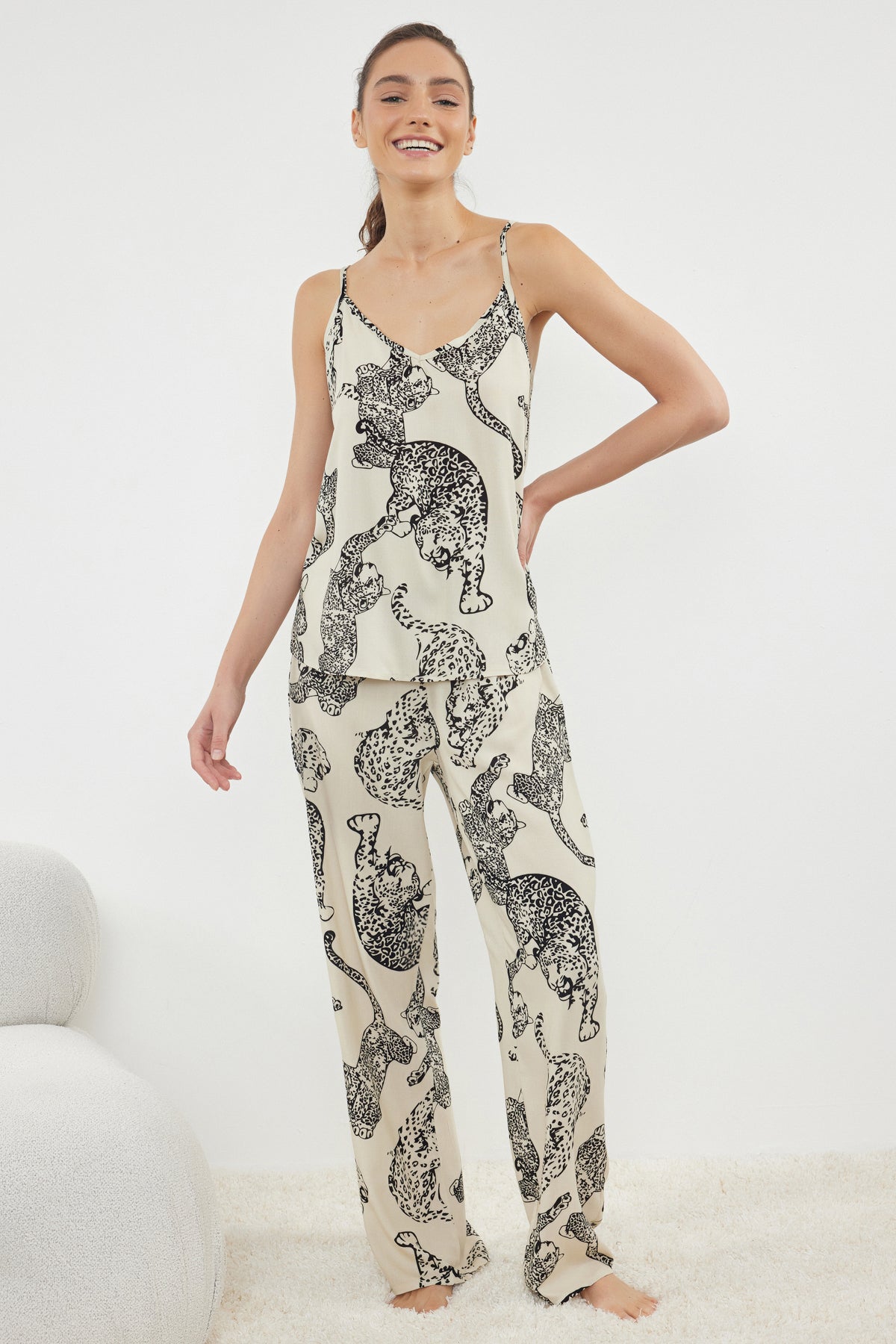 Trendyolmilla Lacivert Kaplan Desenli İp Askılı Viskon Dokuma Pijama Takımı THMSS24PT00127